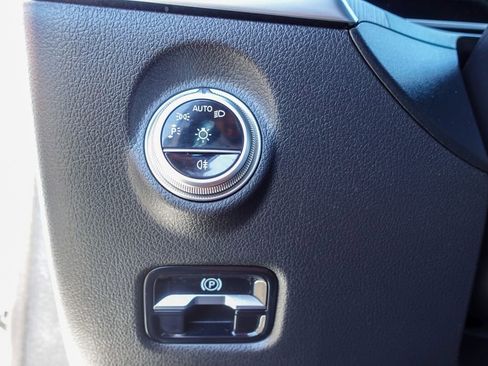 Used 2025 Mercedes-Benz C 300 4MATIC Sedan image 16