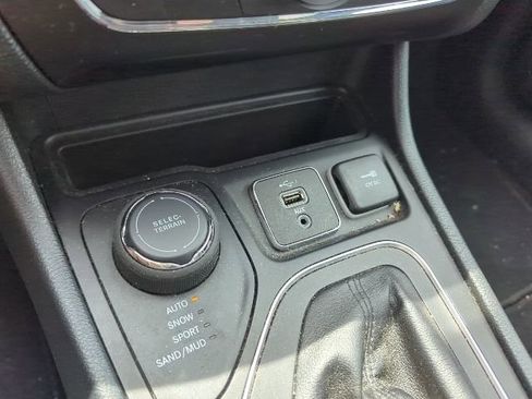 Used 2022 Jeep Cherokee Latitude Lux AWD/4WD image 19