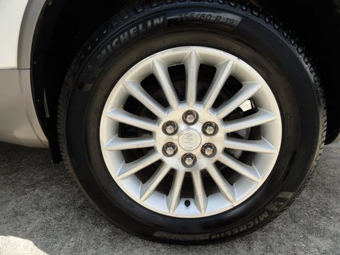 Used 2011 Buick Enclave CX FWD image 29