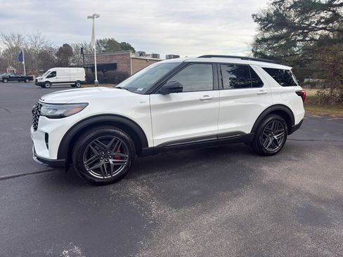 New 2026 Ford Explorer ST-Line w/ ST-Line Street Pack image 2