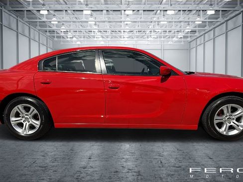 Used 2019 Dodge Charger SXT w/ Leather Interior Group image 6