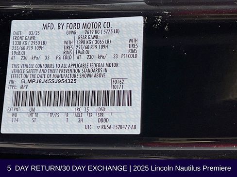 Used 2025 Lincoln Nautilus Premier w/ Equipment Group 102A AWD/4WD image 39