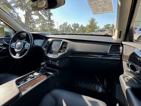 Used 2018 Volvo XC90 T5 Momentum w/ Convenience Package image 13
