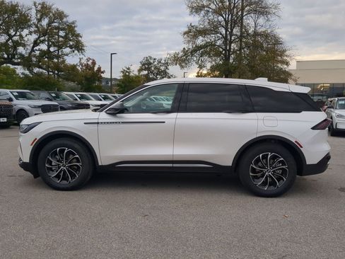 New 2026 Lincoln Nautilus Premier image 6