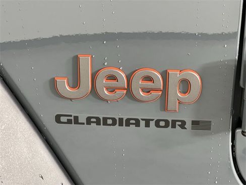 Used 2025 Jeep Gladiator Mojave w/ Safety Group image 32