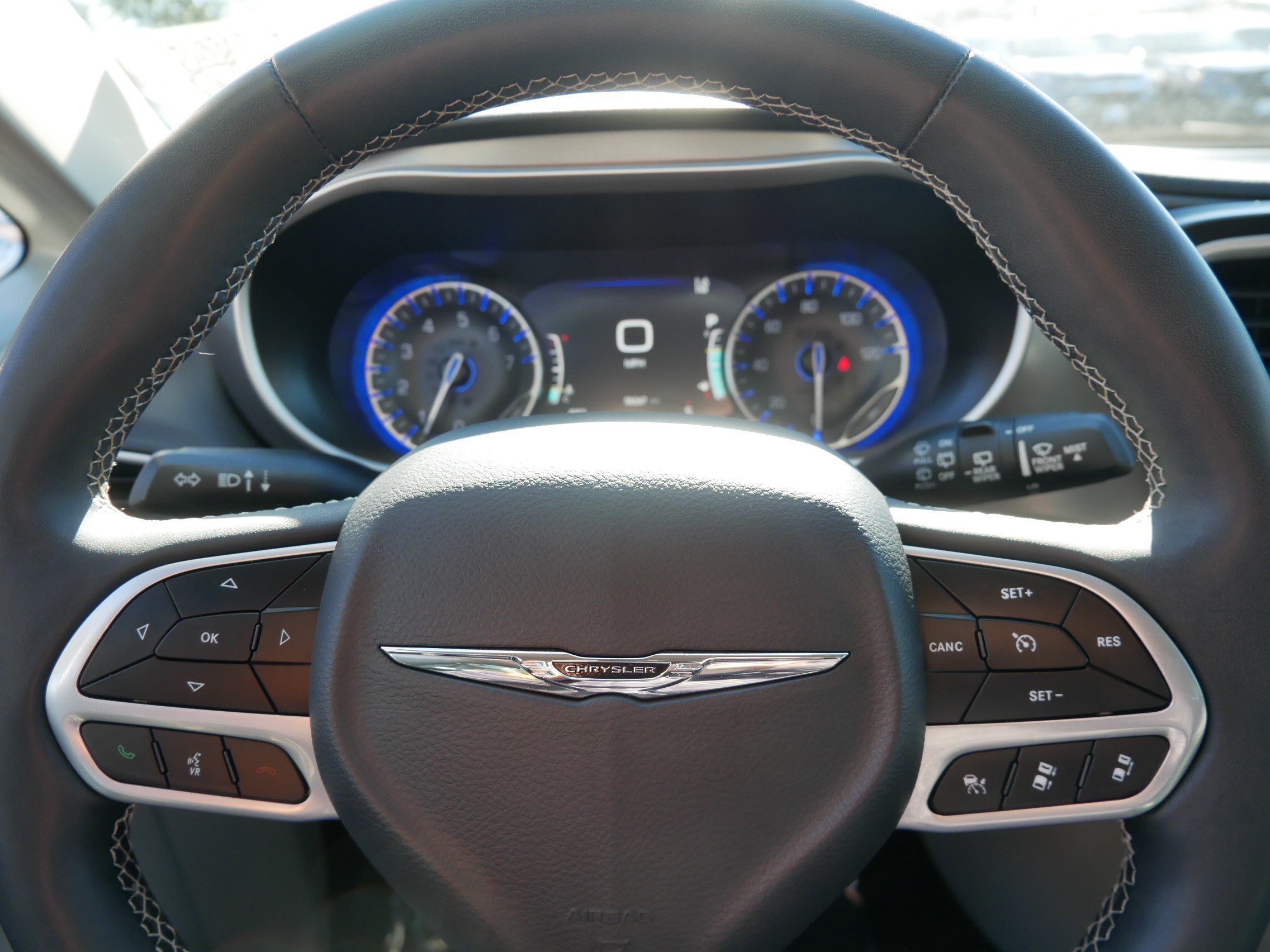 Used 2023 Chrysler Pacifica Touring-L FWD image 29