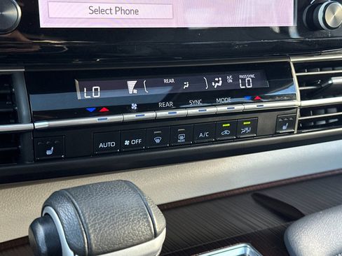 Used 2023 Toyota Sienna XLE image 23