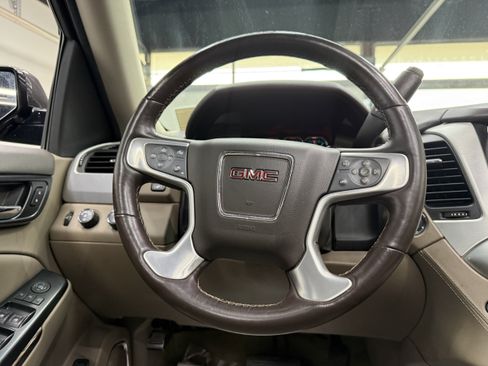 Used 2017 GMC Yukon SLT AWD/4WD image 18