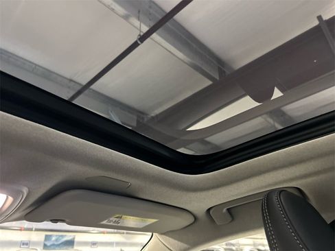 Certified 2025 Volvo XC40 B5 Core image 26