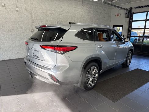 Certified 2021 Toyota Highlander Platinum image 8