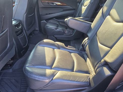 Used 2018 Cadillac Escalade Premium Luxury AWD/4WD image 13