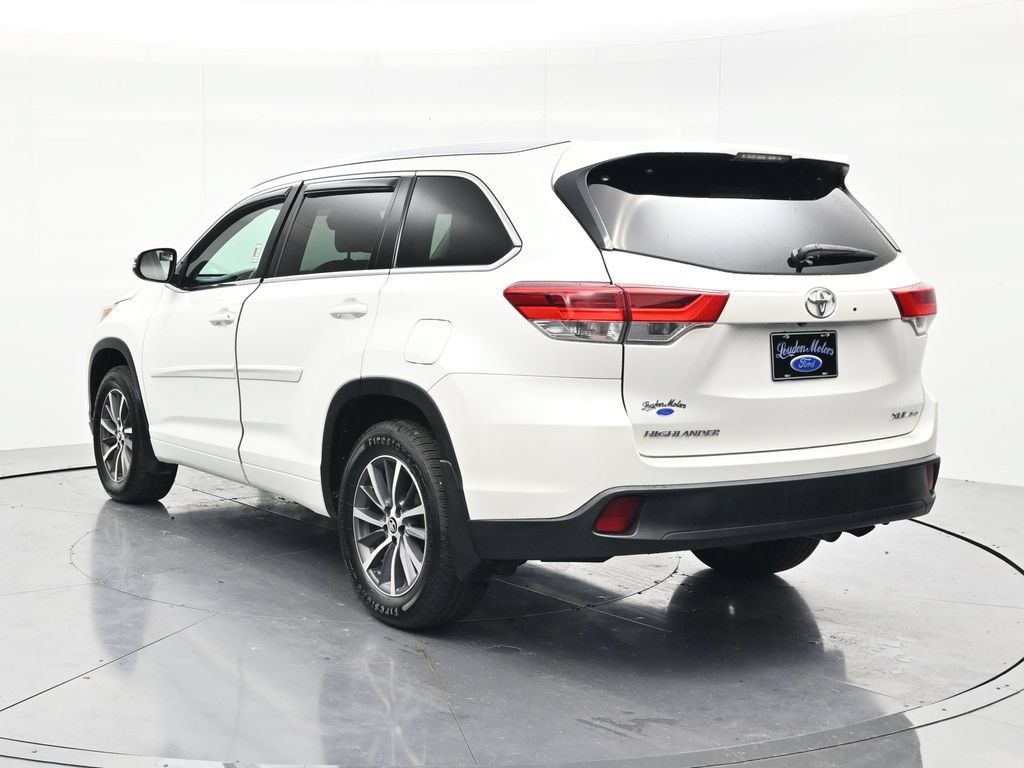Used 2017 Toyota Highlander XLE AWD/4WD image 7
