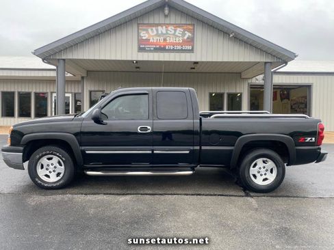 Used 2004 Chevrolet Silverado 1500 4x4 Extended Cab w/ Z71 Convenience Package 2 image 1