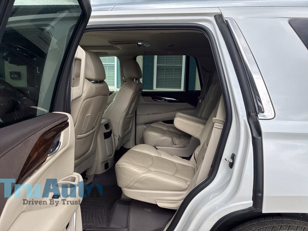 Used 2017 Cadillac Escalade Premium Luxury w/ LPO, Radiant Package AWD/4WD image 39
