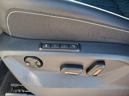 Certified 2025 Volkswagen Atlas Cross Sport SEL Premium R-Line image 22