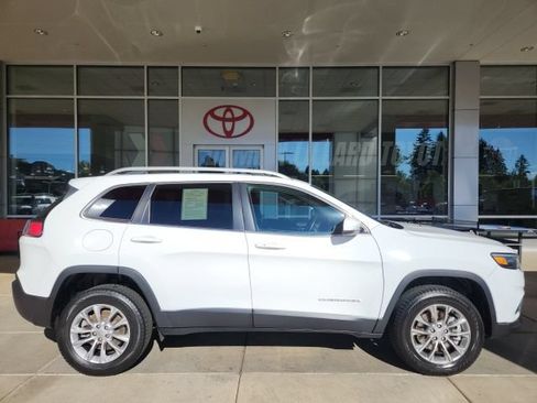 Used 2021 Jeep Cherokee Latitude Lux w/ Comfort/Convenience Group AWD/4WD image 3