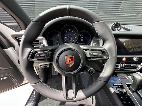 Used 2026 Porsche Macan AWD/4WD image 16