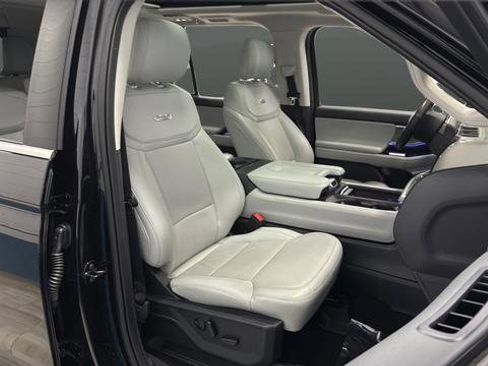 Used 2025 Ford Expedition Platinum w/ Driver's Package image 23