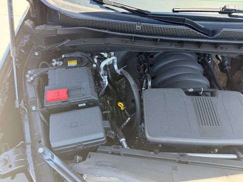 Used 2025 Chevrolet Suburban Z71 AWD/4WD image 12