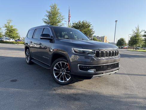 Used 2023 Jeep Wagoneer Series II w/ Premium Group I AWD/4WD image 2