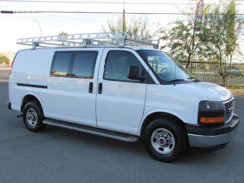 Used 2018 GMC Savana 2500 w/ Driver Convenience Package image 3