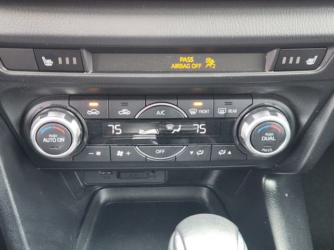 Used 2018 MAZDA MAZDA3 Touring image 20