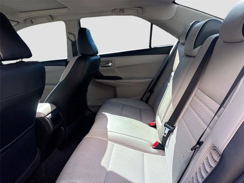 Used 2016 Toyota Camry SE image 27