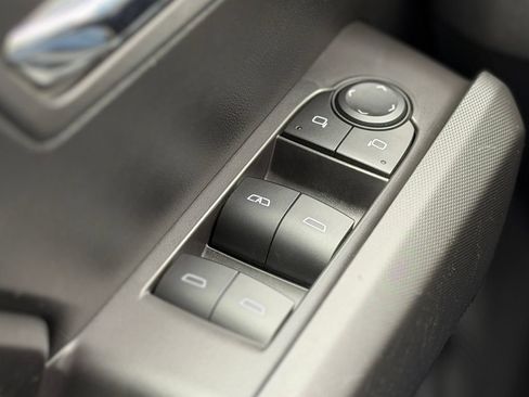 Used 2024 Chevrolet Colorado LT AWD/4WD image 16