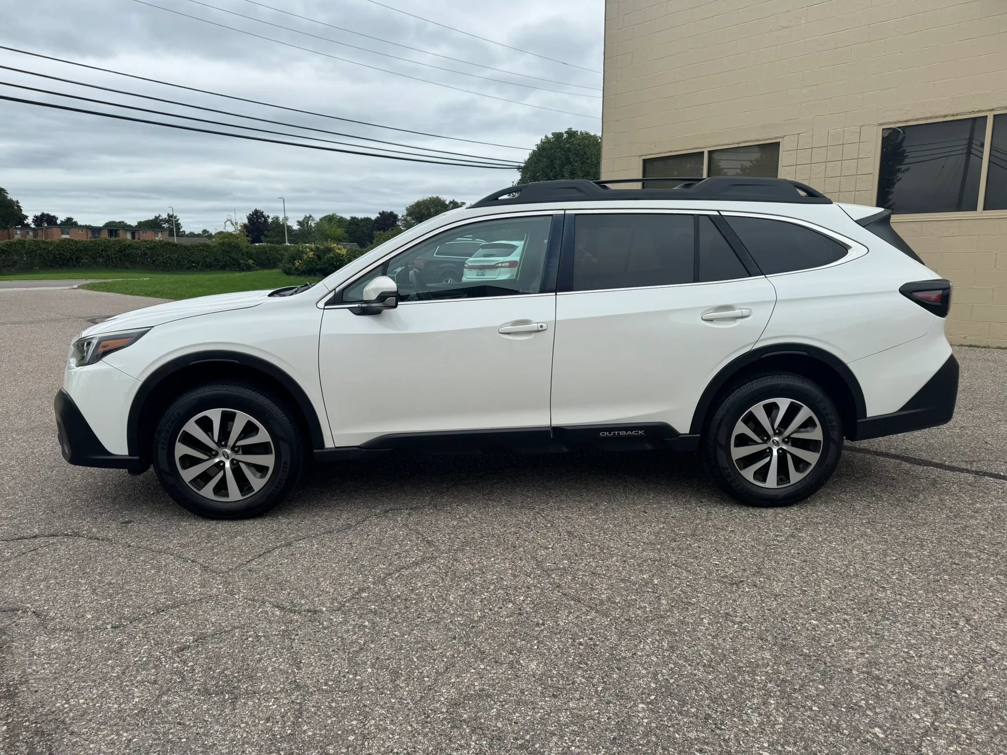 Used 2020 Subaru Outback Premium AWD/4WD image 5