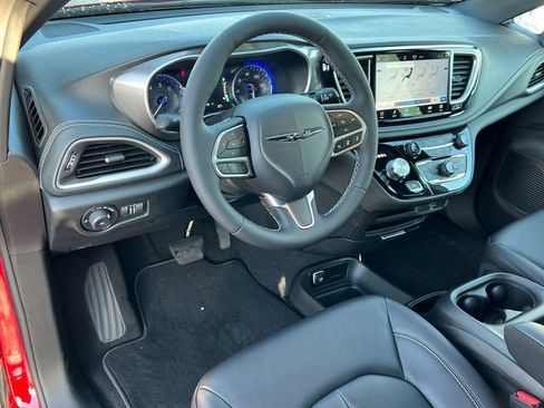 New 2026 Chrysler Pacifica Select FWD image 17