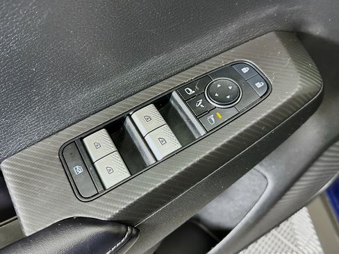 Used 2023 Mitsubishi Outlander SE image 16