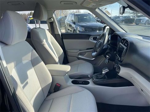Used 2023 Kia Soul LX w/ LX Technology Package image 19