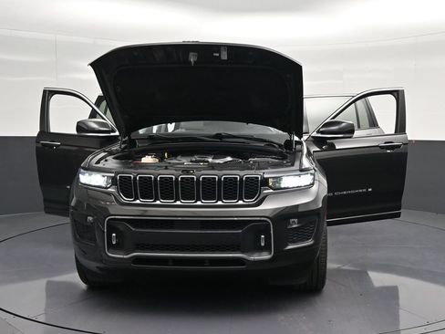 Used 2021 Jeep Grand Cherokee L Overland w/ Luxury Tech Group IV AWD/4WD image 37