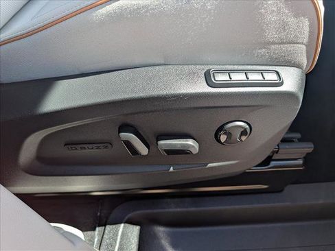 Used 2025 Volkswagen ID. Buzz Pro S Plus AWD/4WD image 12