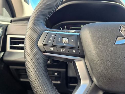 New 2025 Mitsubishi Outlander SE image 27