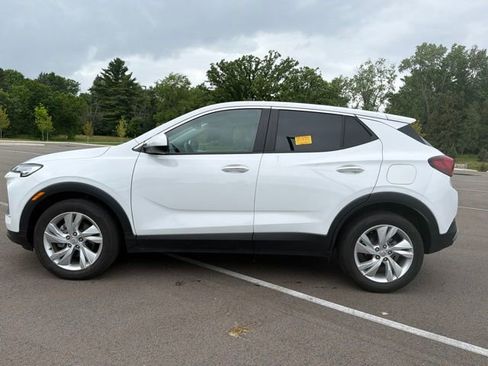 Used 2025 Buick Encore GX Preferred FWD image 2