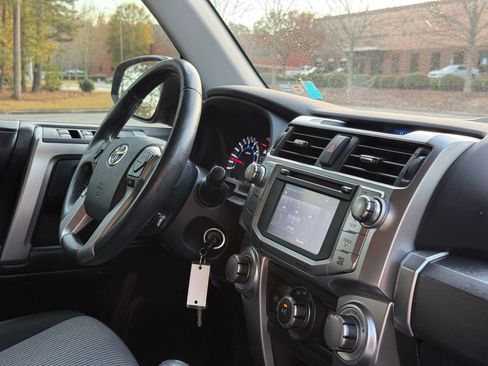 Used 2016 Toyota 4Runner SR5 image 29