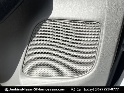 Used 2023 Chrysler Voyager LX FWD image 31