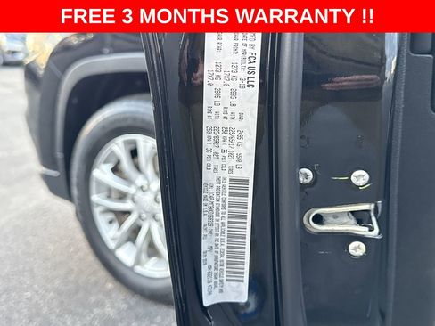 Used 2019 Jeep Cherokee Latitude w/ Popular Appearance Group AWD/4WD image 24