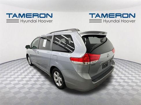 Used 2011 Toyota Sienna LE image 3