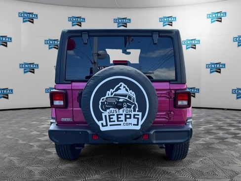 Certified 2022 Jeep Wrangler Unlimited Sahara w/ Cold Weather Group AWD/4WD image 5