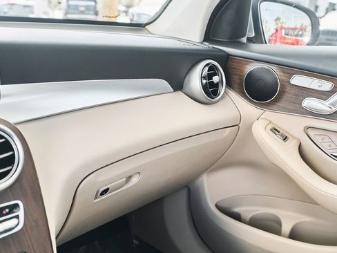 Used 2022 Mercedes-Benz GLC 300 w/ Premium Package Lite image 33