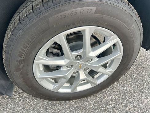 Used 2024 Chevrolet Equinox LT w/ LPO, Floor Liner Package FWD image 14