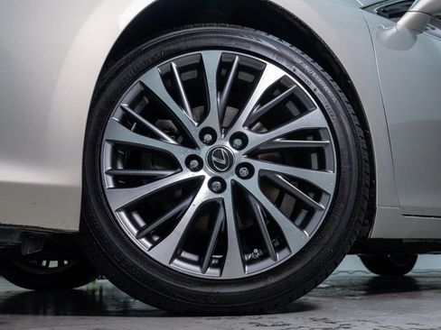 Used 2019 Lexus ES 300h image 5