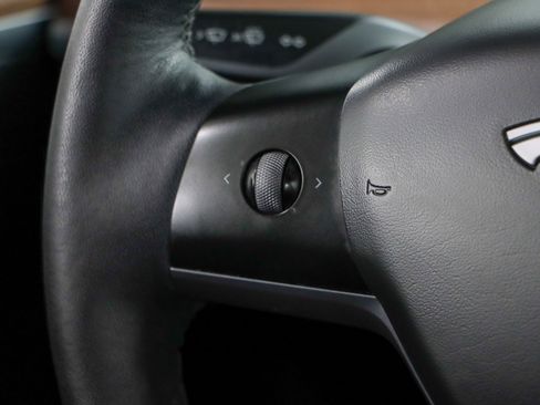 Used 2023 Tesla Model Y Performance image 13