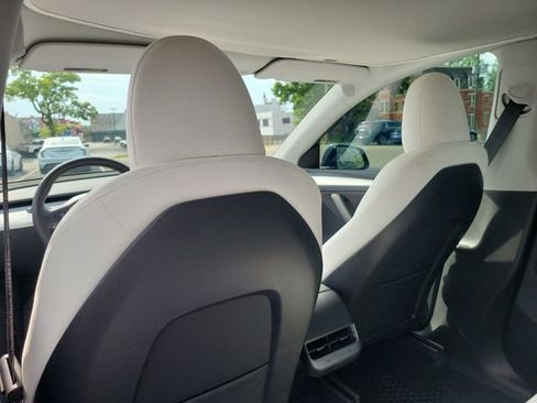 Used 2023 Tesla Model Y Long Range AWD/4WD image 23