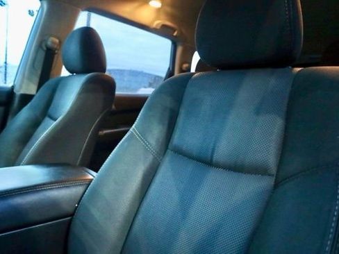 Used 2019 Nissan Pathfinder SV image 19