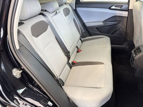 Used 2022 Volkswagen Taos SE w/ Panoramic Sunroof Package image 29