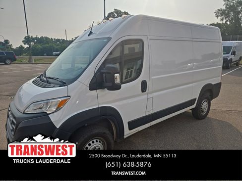 Used 2025 RAM ProMaster 2500 w/ Convenience Group FWD image 2