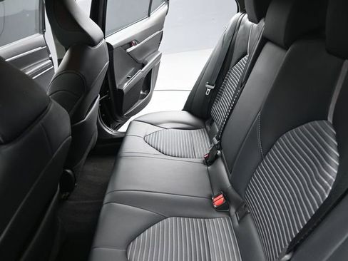 Used 2020 Toyota Camry SE image 15